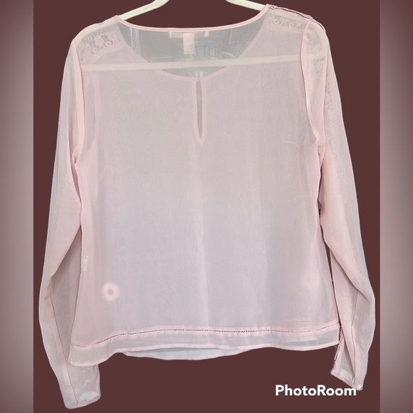 FOREVER 21 Light Champagne Color Sheer Blouse w/Eyelet Sleeve Detail, Small,EUC. - Picture 6 of 6